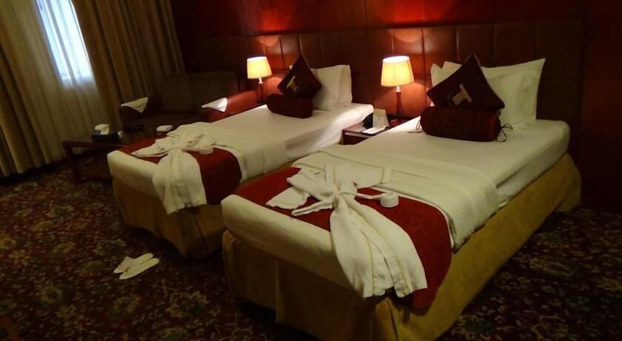 Отель Shaza Regency Plaza Al Madinah Медина Экстерьер фото A room at the hotel