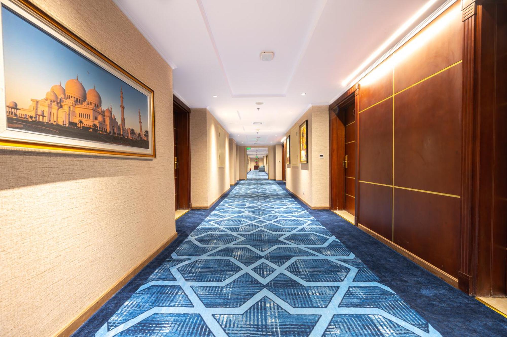 Отель Shaza Regency Plaza Al Madinah Медина Экстерьер фото A corridor at the Taj Mahal Palace