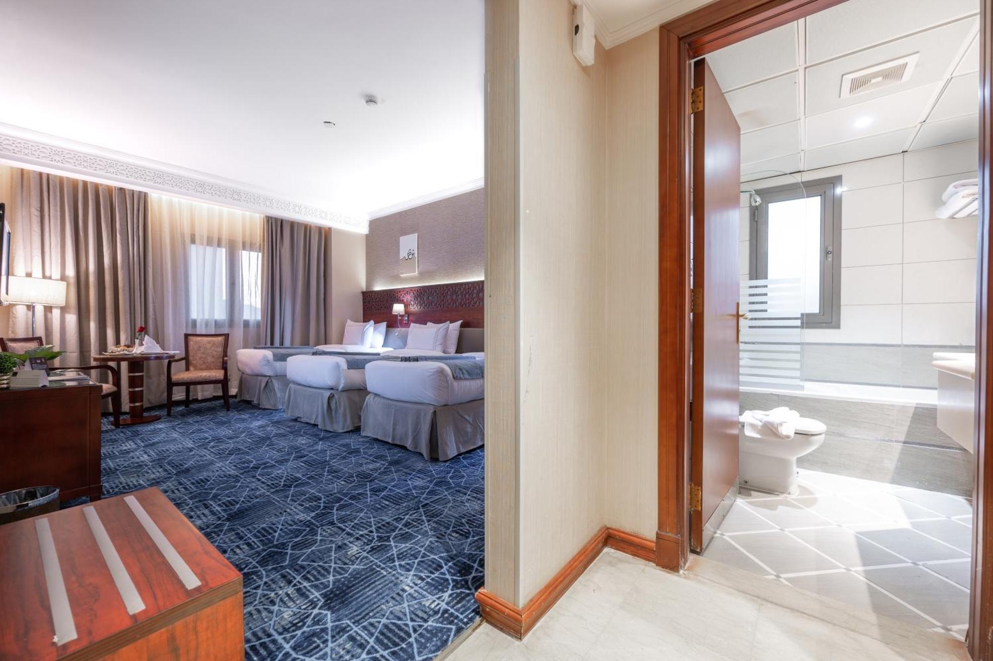 Отель Shaza Regency Plaza Al Madinah Медина Экстерьер фото A room at the hotel