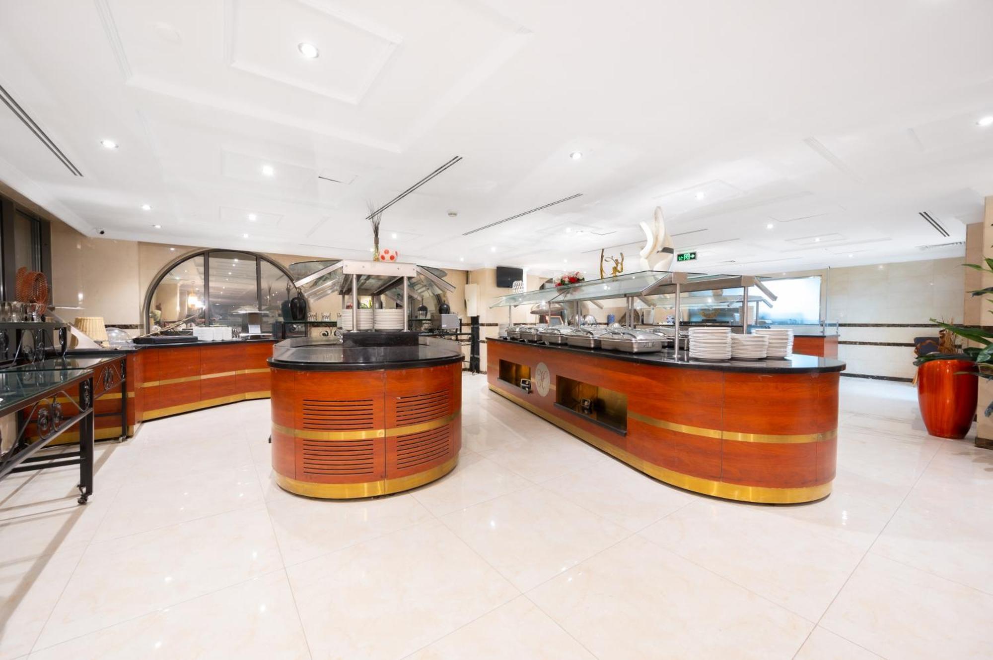 Отель Shaza Regency Plaza Al Madinah Медина Экстерьер фото The buffet at the lounge