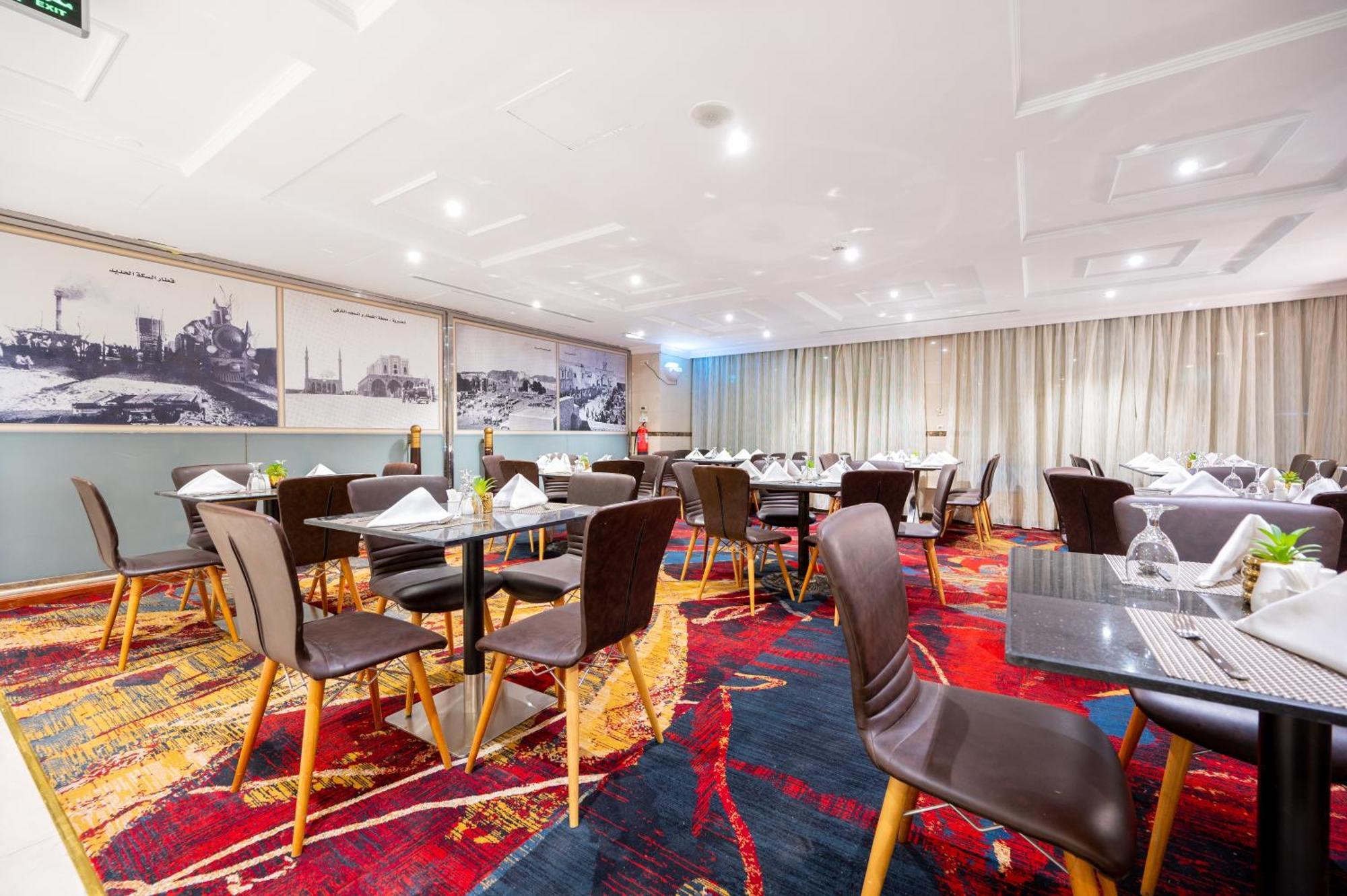 Отель Shaza Regency Plaza Al Madinah Медина Экстерьер фото The lounge at the airport