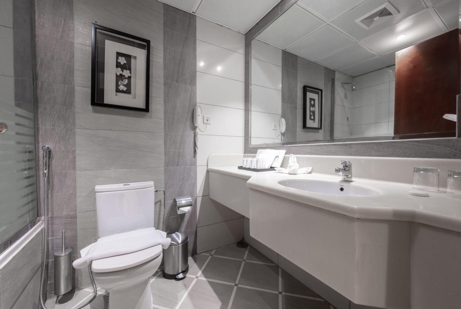 Отель Shaza Regency Plaza Al Madinah Медина Экстерьер фото Bathroom