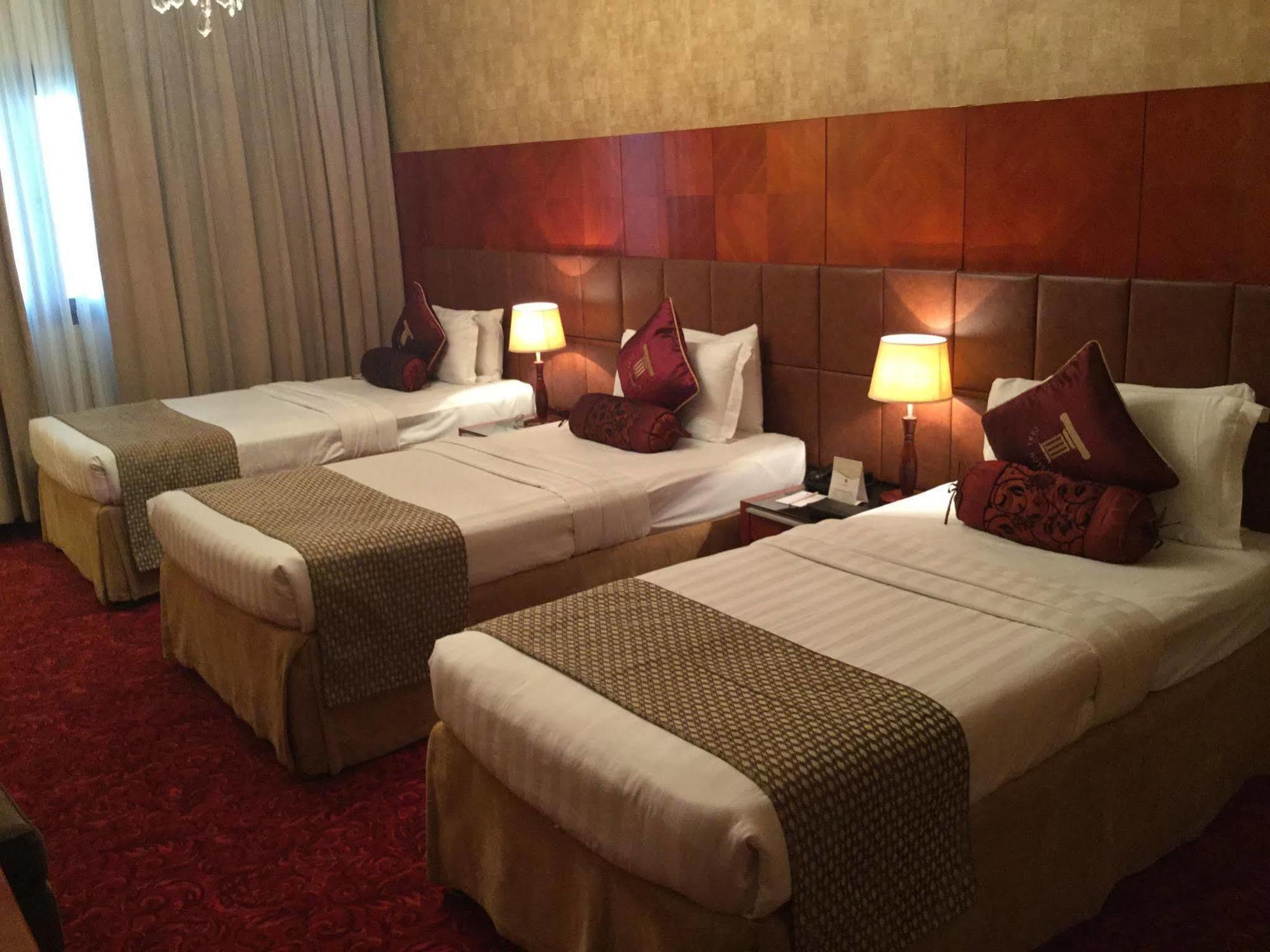 Отель Shaza Regency Plaza Al Madinah Медина Экстерьер фото A room at the hotel